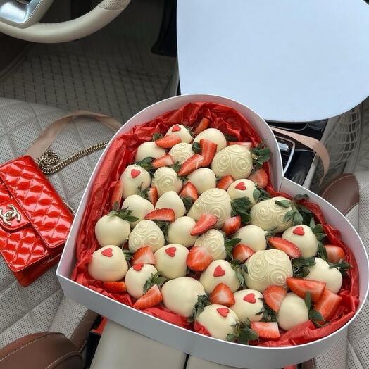 Клубники в шоколаде сердце