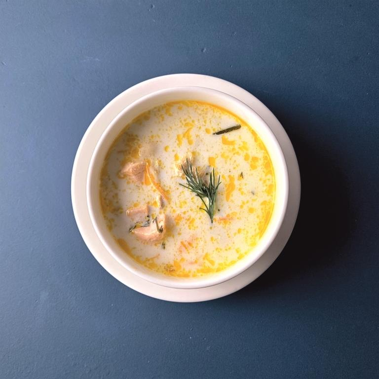 Уха сливочная с морским окунем и сёмгой