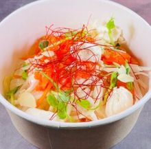 Салат с копченой форелью