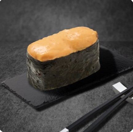 Запеченные суши с лососем со спайси-соусом