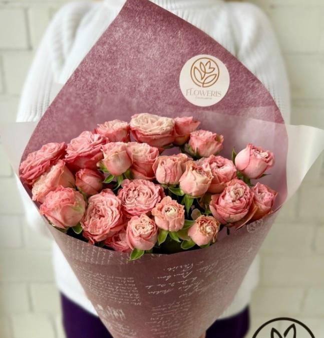 Букет из пионовидной кустовой розы