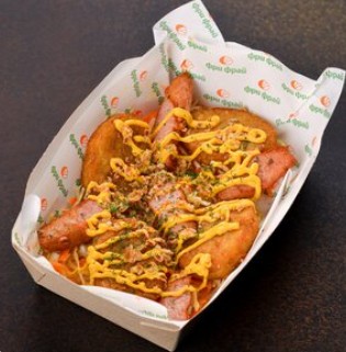 Хашбраун с куриной колбаской, капустным салатом под горчичным соусом