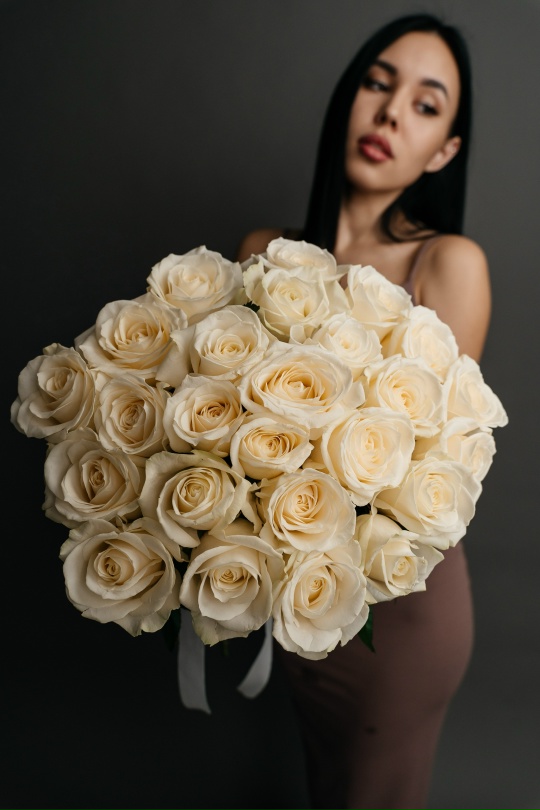 25 белых роз Россия