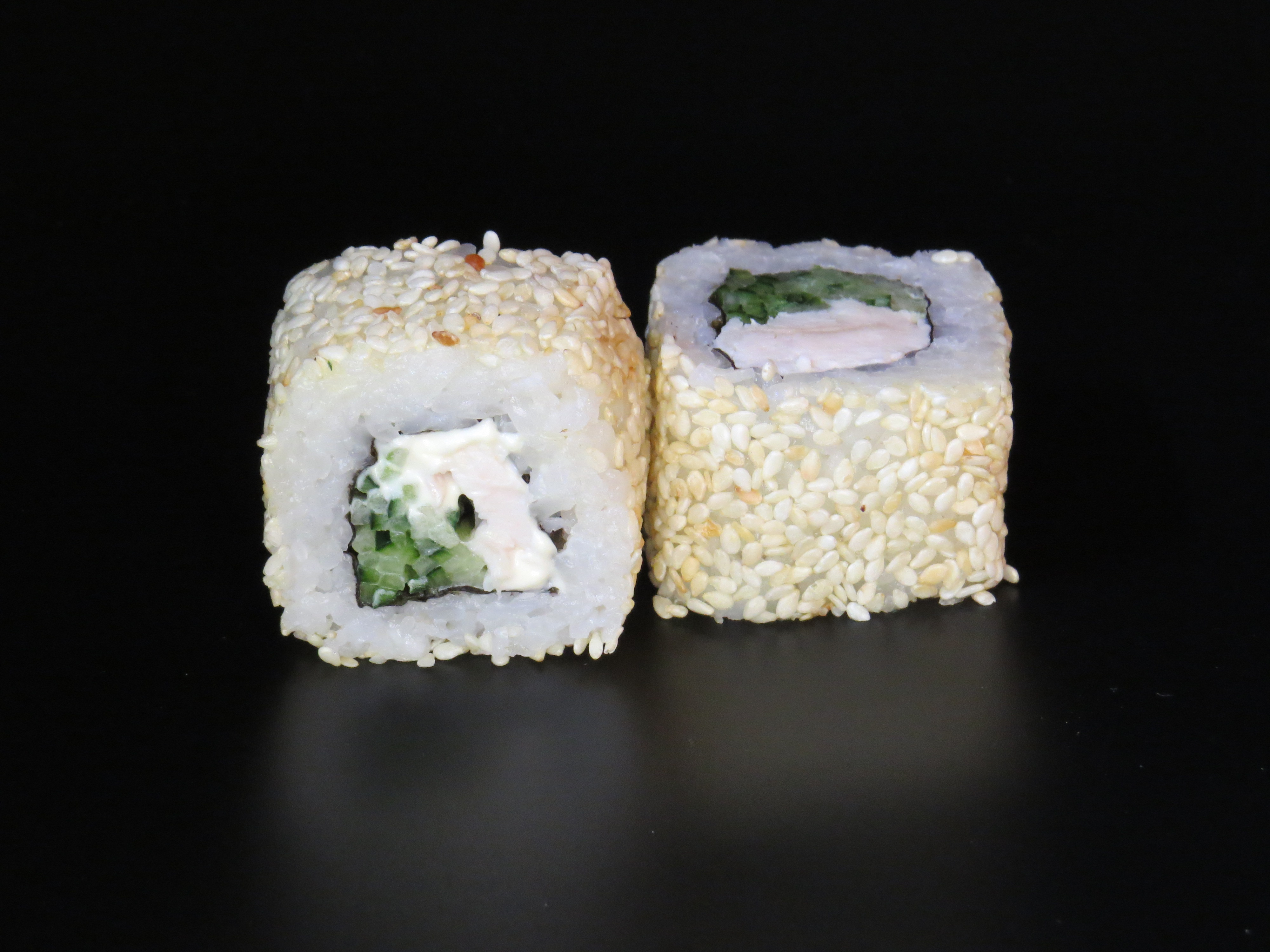 Ролл с копченной курицей