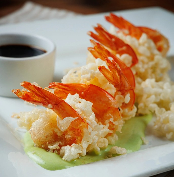 Тигровые креветки в хрустящей панировке с соусом васаби