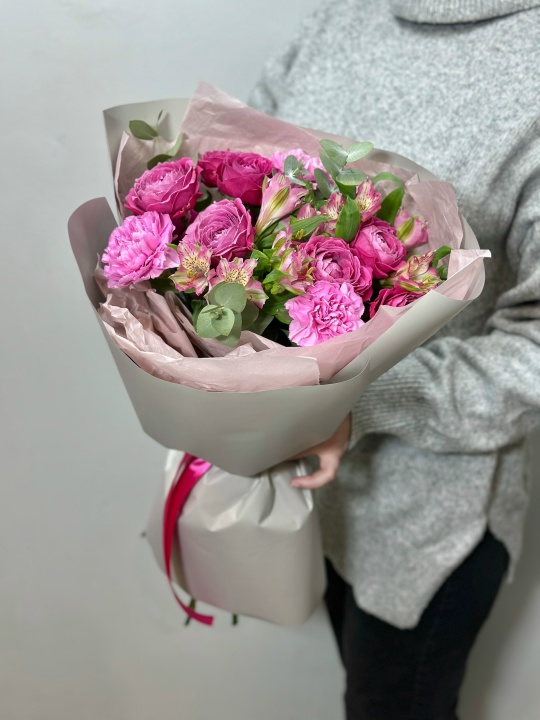 Букет с пионовидными розами «Малинка»