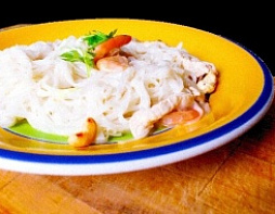 Рисовая лапша с курицей