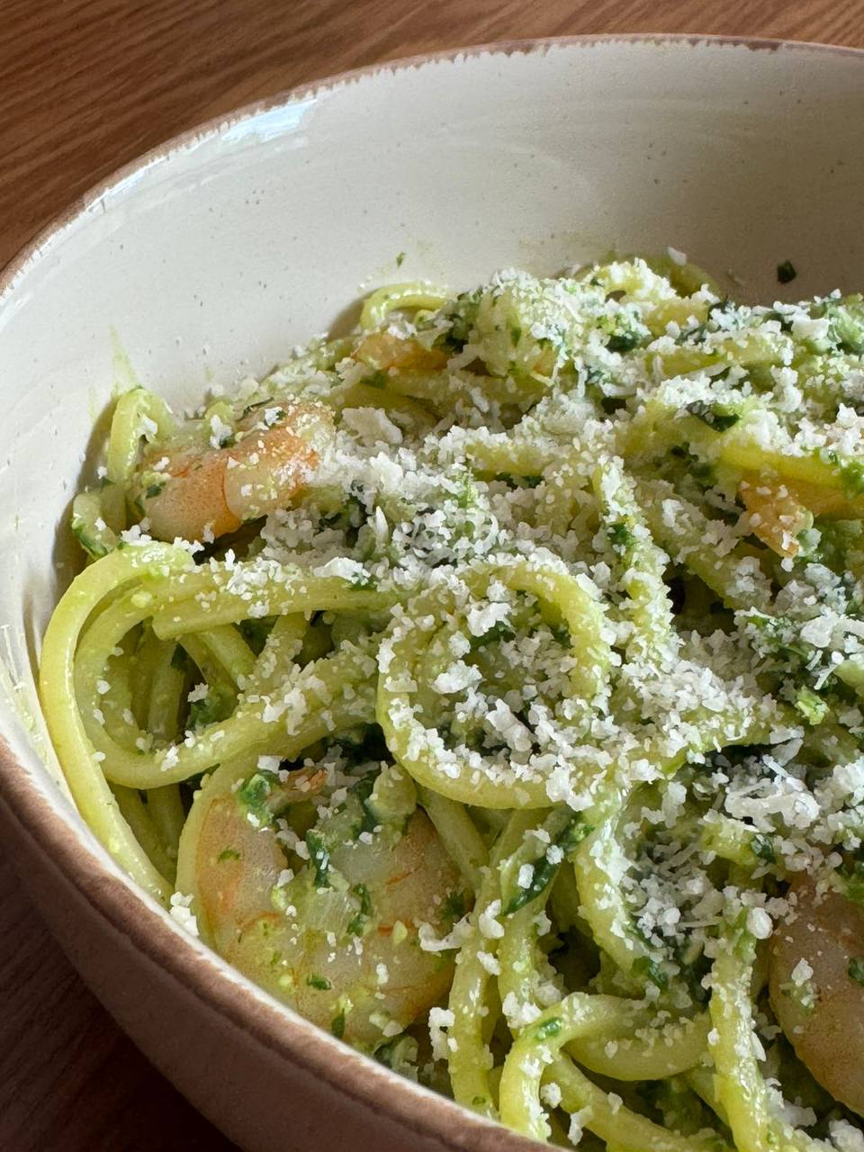 Зеленая паста с креветками 