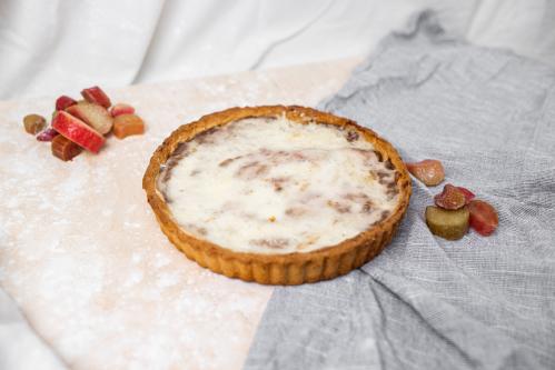 Киш с ревенем и сметаной