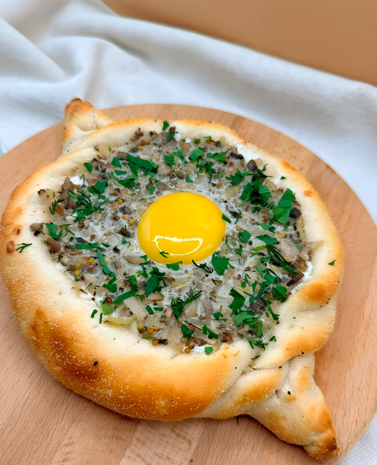 Хачапури по-аджарски с грибным соусом