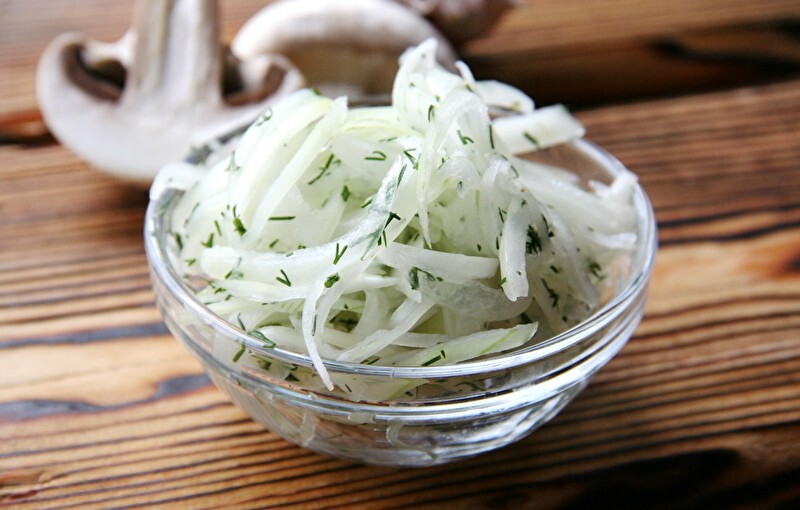 Лук маринованный