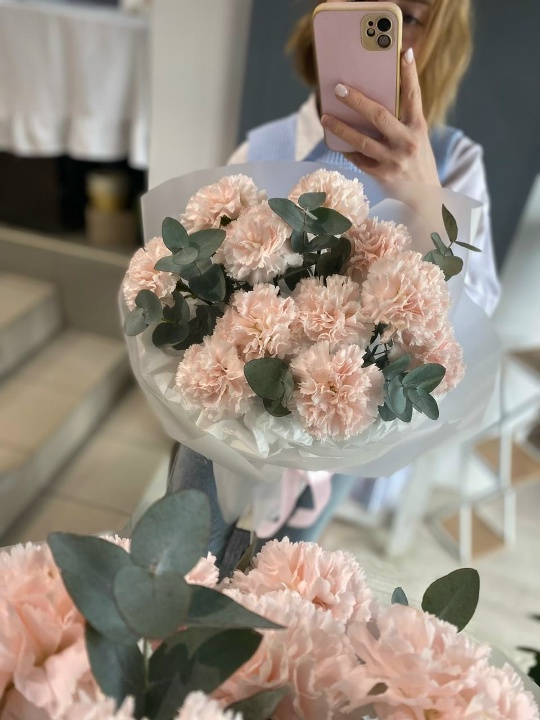 Букет из Диантусов и эвкалипта