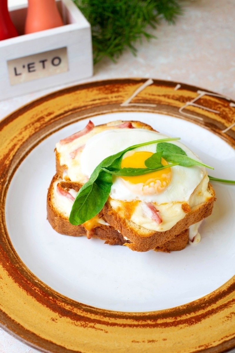 Croque-madame с ветчиной