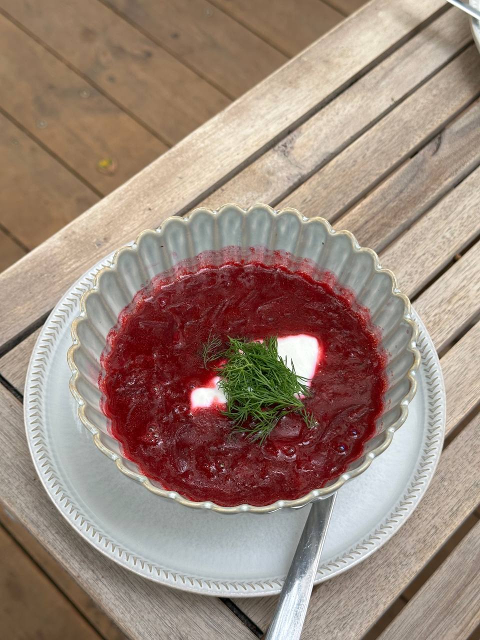 Борщ с говядиной и сметаной