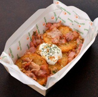 Драники с беконом и сметаной