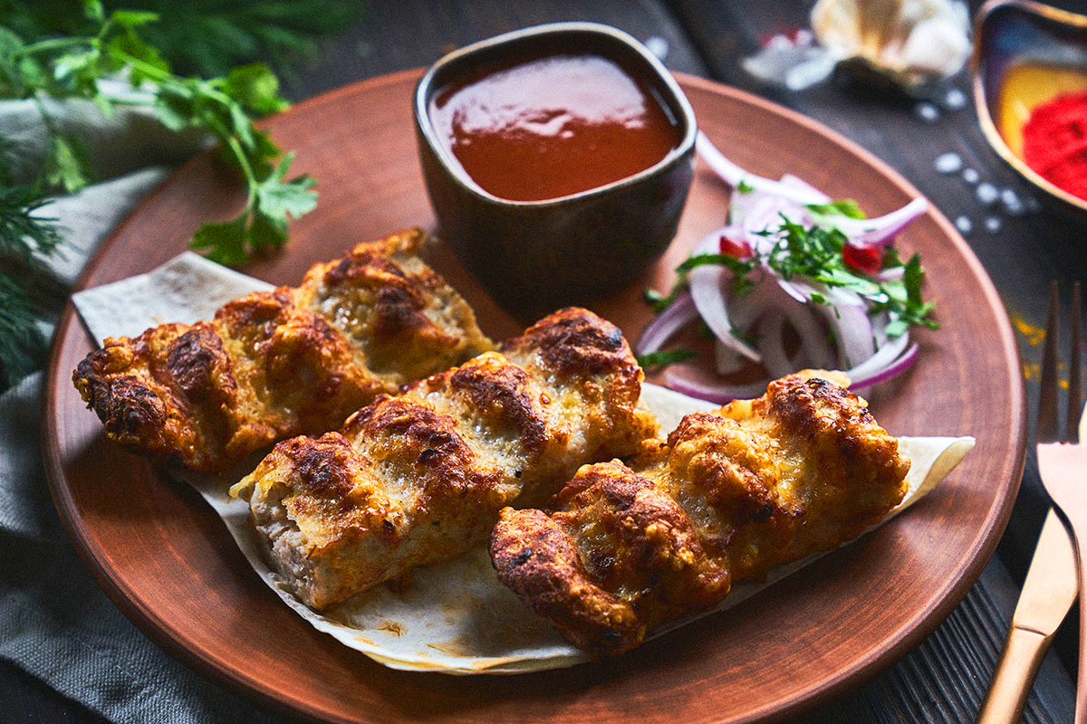 Люля-кебаб из курицы с копченым сыром сулугуни