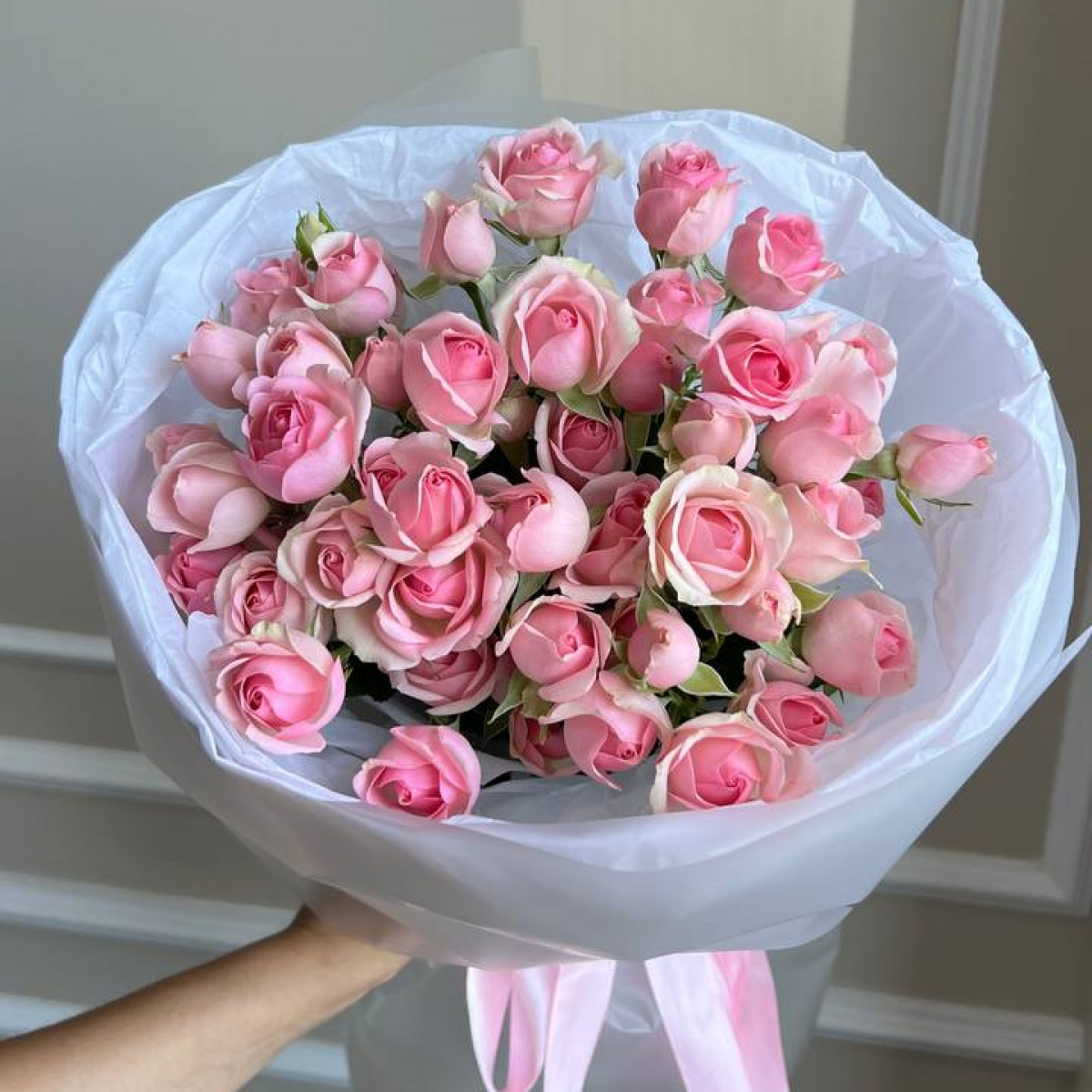 Моно букет из кустовых роз 66 (предзаказ)