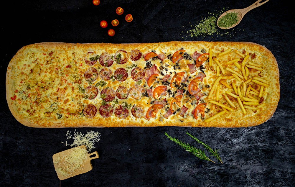 Фирменная Epic Pizza метр