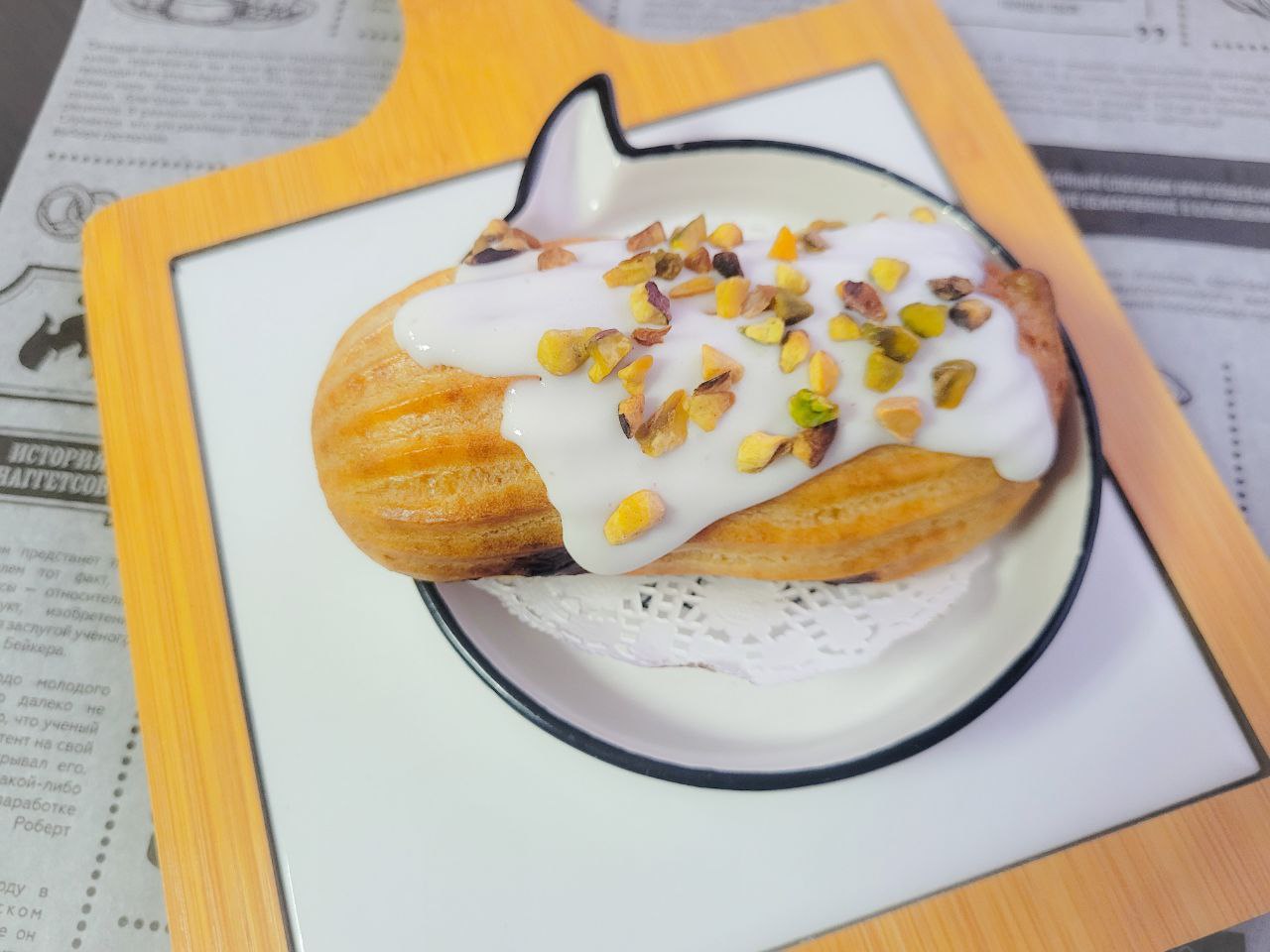 Эклер фисташковый