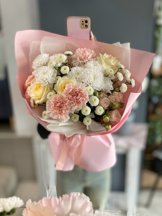 Букет воздушный с хризантемой