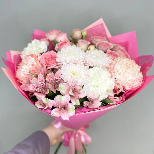 Букет с хризантемой и кустовыми розами-купить с доставкой в Пскове