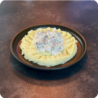 Строганов куриный с грибами и пюре
