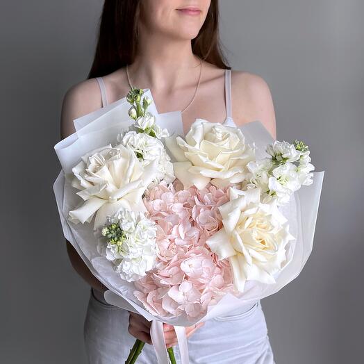 Нежный букет французская роза, розовая гортензия