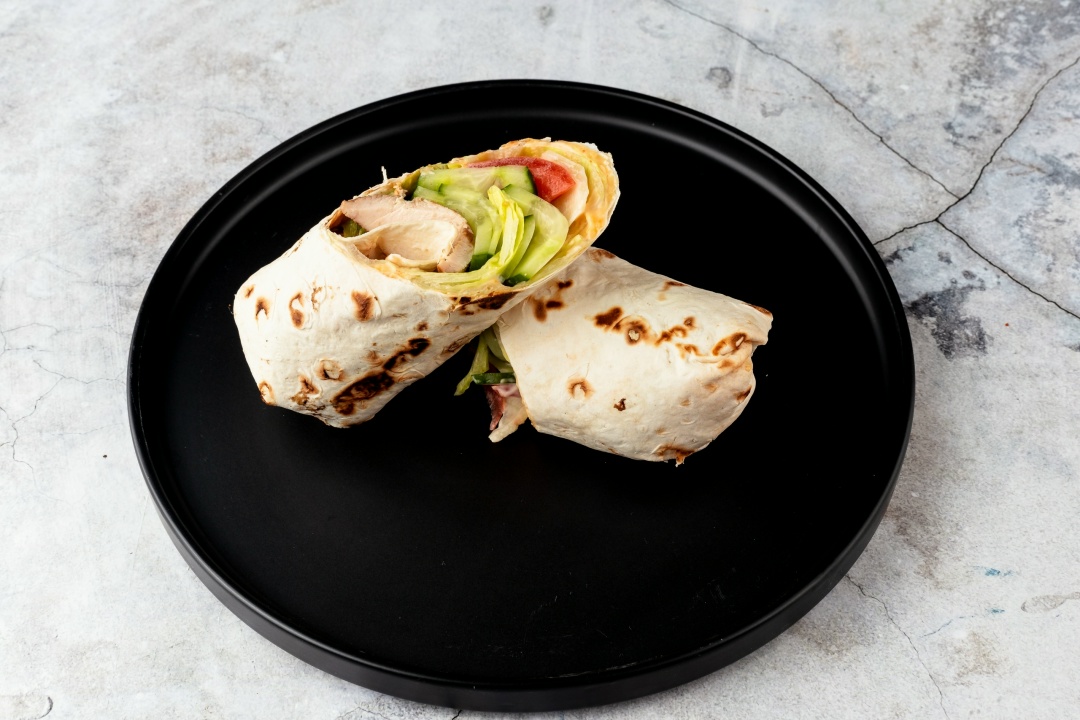 Ролл в лаваше с курицей