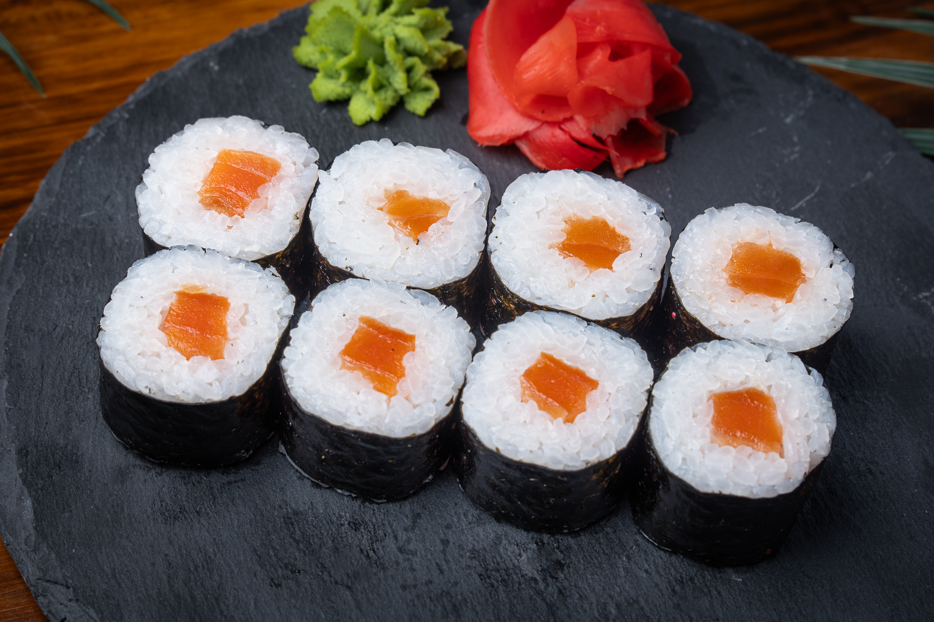 Маки с лососем