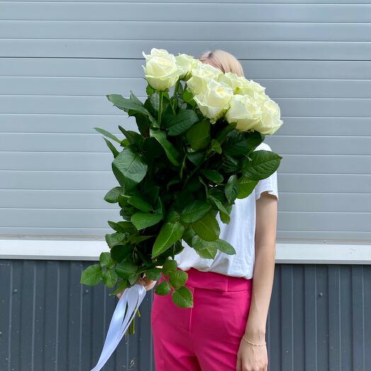 15 белых роз 70 см голландские крупный бутон