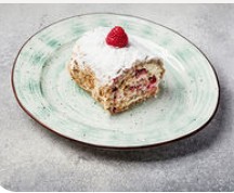 Меренговый рулет с фисташками и малиновым пюре
