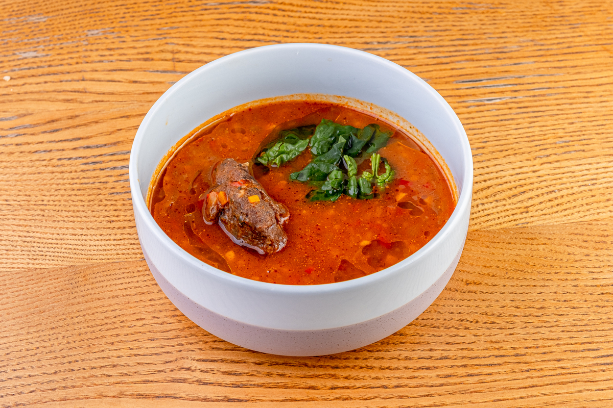 Томатный суп с телячьими щечками