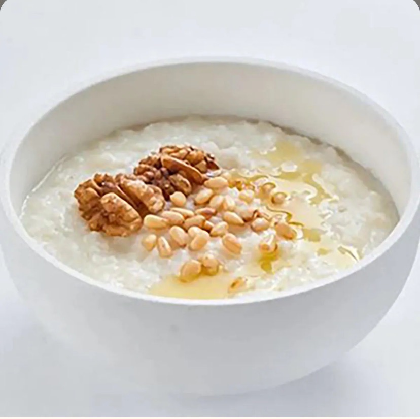 Каша молочная рисовая с орехами
