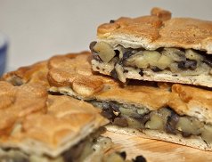 Слоеный пирог с грибами и картофелем