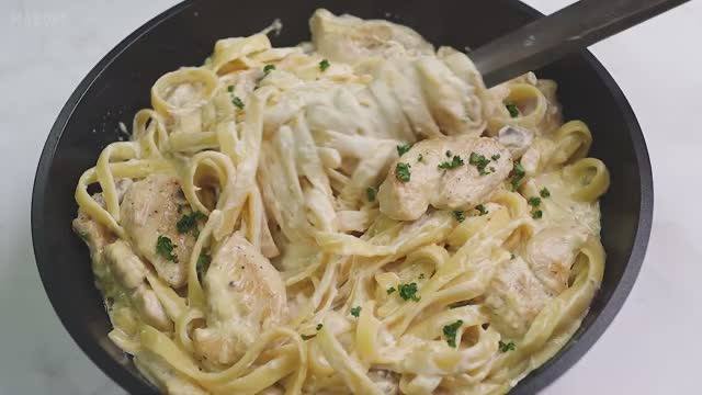 Паста с курицей и грибами