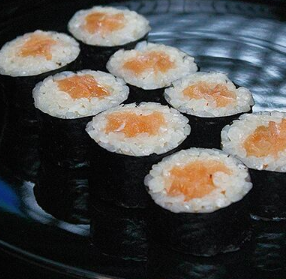 Маки с лососем
