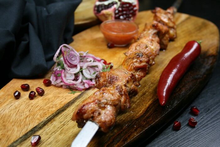 Шашлык из свиной шейки из тандыра