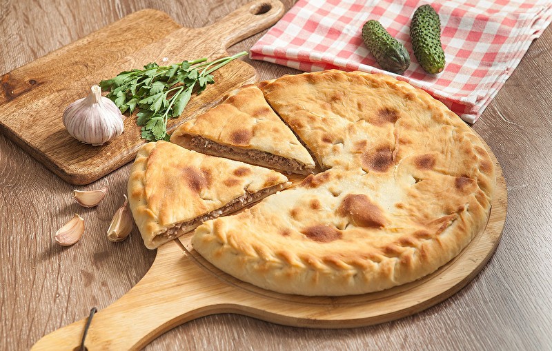 Пирог два вида мяса 600 г