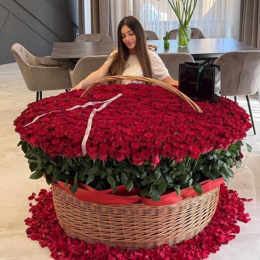 1001 Роза огромная корзина роз