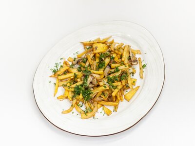 Картофель по-домашнему с луком и грибами