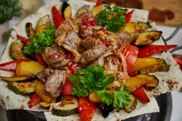 Садж на гриле из мяса и овощей