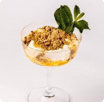 Камац мацони с медом и орехами