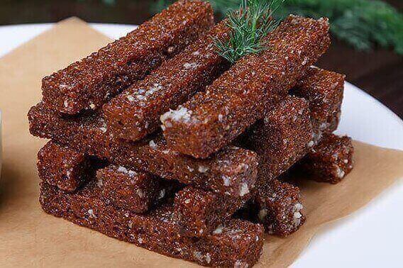 Чесночные бородинские гренки