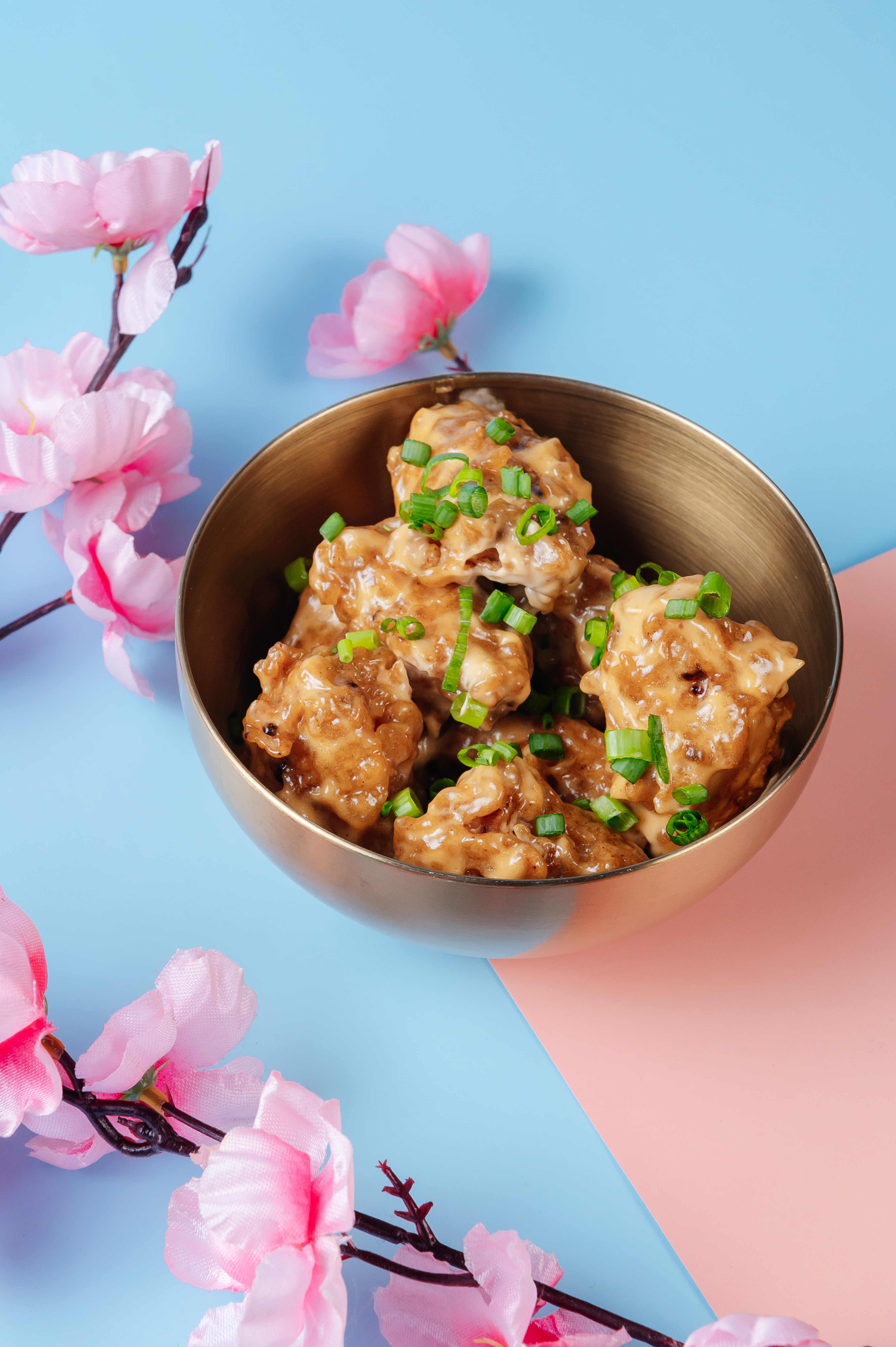 Чикен в соусе шрирача майо