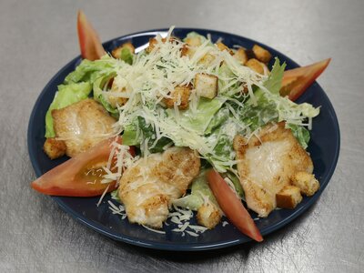Салат Гай Юлий с куриной грудкой