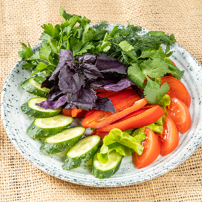 Ассорти из свежих овощей