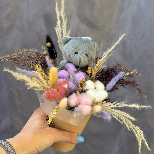 Букет из сухоцветов с медвежонком