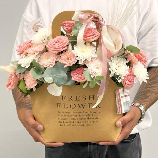 Композиция «О любви» из кустовых роз