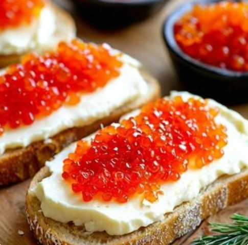 Бутерброды с красной икрой