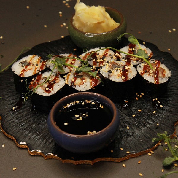 Ролл с угрём